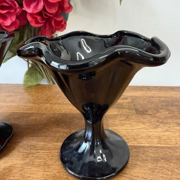Black Amethyst Dessert Glasses – Ruffled Edge Tulip & Four-Petal Pedestal Dishes - Picture 5 of 6